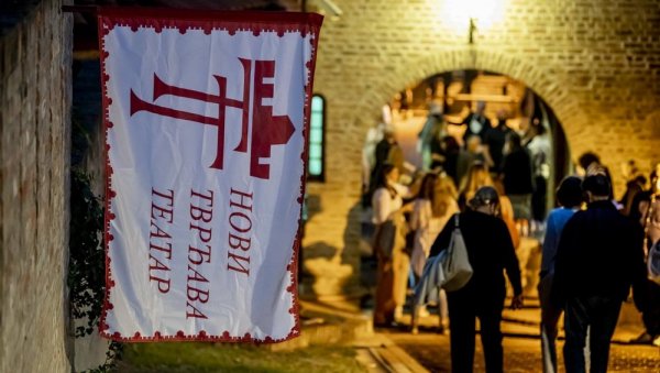 ПРЕДСТАВА ЖИВОТ СЕ СА МНОМ ПОИГРАО ОТВАРА ФЕСТИВАЛ: Премијера за почетак Новог тврђава театара ПРЕДСТАВА ЖИВОТ СЕ СА МНОМ ПОИГРАО ОТВАРА ФЕСТИВАЛ: Премијера за почетак Новог тврђава театара