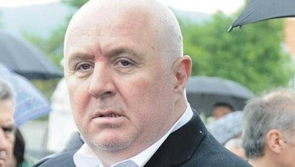 КЛИЈЕНТИ БЕЖЕОД АЦА: Прва банка, филијала некадашње власти, у великим проблемима КЛИЈЕНТИ БЕЖЕОД АЦА: Прва банка, филијала некадашње власти, у великим проблемима