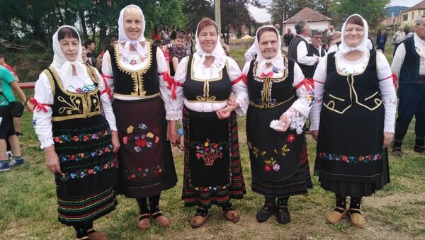 БРОНЗА ЗА НЕГОВАЊЕ ИЗВОРНЕ МУЗИКЕ: Нови успех женске певачке групе „Рибница“ из Краљева БРОНЗА ЗА НЕГОВАЊЕ ИЗВОРНЕ МУЗИКЕ: Нови успех женске певачке групе „Рибница“ из Краљева