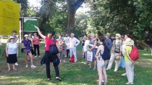 БЕСПЛАТНЕ ЕКО ШЕТЊЕ НА ВЕЛИКОМ РАТНОМ ОСТРВУ: Обилазак острва са водичем БЕСПЛАТНЕ ЕКО ШЕТЊЕ НА ВЕЛИКОМ РАТНОМ ОСТРВУ: Обилазак острва са водичем
