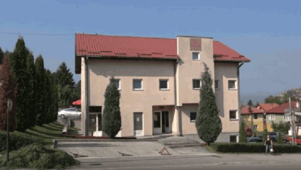 ГЕРОНТОДОМАЋИЦАМА МАЛА ПЛАТА? Црвени крст Пљевља привремено обуставља програм „Помоћ у кући“ ГЕРОНТОДОМАЋИЦАМА МАЛА ПЛАТА? Црвени крст Пљевља привремено обуставља програм „Помоћ у кући“
