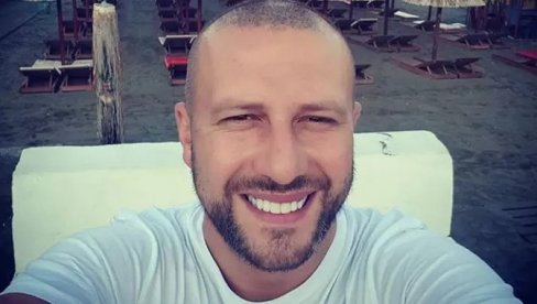 СЛАВЉЕ У ДОМУ ДАДА ПОЛУМЕНТЕ: Познати певач постао тата! (ФОТО) СЛАВЉЕ У ДОМУ ДАДА ПОЛУМЕНТЕ: Познати певач постао тата! (ФОТО)