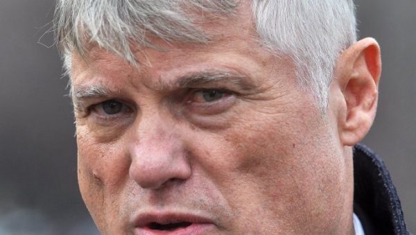 ЛАЗАНСКИ ЈЕ ПОСЛЕДЊИ ИНТЕРВЈУИСАО ЧАУШЕСКУА ПРЕ СТРЕЉАЊА: Председник Румуније тражио је од њега да не објави важну информацију о Русима ЛАЗАНСКИ ЈЕ ПОСЛЕДЊИ ИНТЕРВЈУИСАО ЧАУШЕСКУА ПРЕ СТРЕЉАЊА: Председник Румуније тражио је од њега да не објави важну информацију о Русима