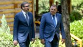 СИТУАЦИЈА ПО СРПСКИ НАРОД ВЕОМА ТЕШКА И СЛОЖЕНА: Вучић разговарао са Додиком СИТУАЦИЈА ПО СРПСКИ НАРОД ВЕОМА ТЕШКА И СЛОЖЕНА: Вучић разговарао са Додиком