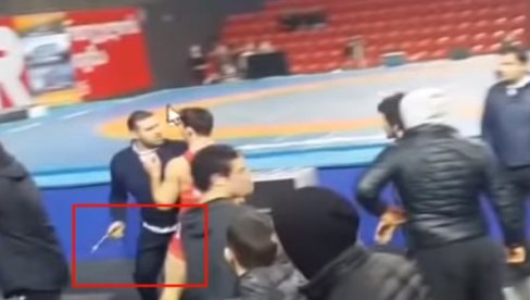 ЗБОГ ОВОГ ИНЦИЕДЕНТА ДАТУНАШВИЛИ ОДАБРАО СРБИЈУ: Погледајте како га је шипком напао председник тамошњег савеза (ВИДЕО) ЗБОГ ОВОГ ИНЦИЕДЕНТА ДАТУНАШВИЛИ ОДАБРАО СРБИЈУ: Погледајте како га је шипком напао председник тамошњег савеза (ВИДЕО)