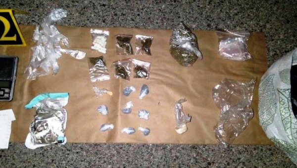 КРИО ДРОГУ У МОТОРУ ШКОДЕ: Припадници криминалистичке полиције ухапсили мушкарца из Маглаја КРИО ДРОГУ У МОТОРУ ШКОДЕ: Припадници криминалистичке полиције ухапсили мушкарца из Маглаја