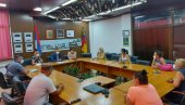 ГРАД УЗ РАДНИКЕ ГЕОКСА: Локална самоуправа у Врању тражи решење за горући проблем ГРАД УЗ РАДНИКЕ ГЕОКСА: Локална самоуправа у Врању тражи решење за горући проблем