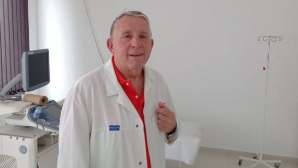 ДОКТОР ДЕСКО НИ У ПЕНЗИЈИ НЕ МОЖЕ БЕЗ ПАЦИЈЕНАТА: Познати ортопед са југа Србије Десимир Младеновић открио свој рај на Власини ДОКТОР ДЕСКО НИ У ПЕНЗИЈИ НЕ МОЖЕ БЕЗ ПАЦИЈЕНАТА: Познати ортопед са југа Србије Десимир Младеновић открио свој рај на Власини