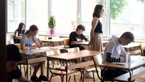 U VOJVODINI BEZ JESENJEG RASPUSTA: Objavljen kalendar rada osnovnih i srednjih škola za sledeću školsku godinu U VOJVODINI BEZ JESENJEG RASPUSTA: Objavljen kalendar rada osnovnih i srednjih škola za sledeću školsku godinu