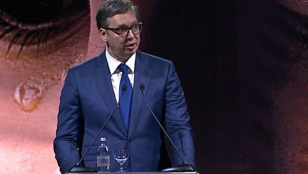 ВУЧИЋ: Знају да сам везан за породицу, зато ударају! ВУЧИЋ: Знају да сам везан за породицу, зато ударају!