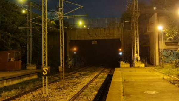 БИЛА ЈЕ НЕПОМИЧНА, А ОНДА ЈЕ ОТВОРИЛА ОЧИ: Потресна исповест полицајаца који су спасли жену која је легла на пругу и остала без обе ноге БИЛА ЈЕ НЕПОМИЧНА, А ОНДА ЈЕ ОТВОРИЛА ОЧИ: Потресна исповест полицајаца који су спасли жену која је легла на пругу и остала без обе ноге