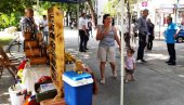 ТЕШКА ГОДИНА ЗА ПЧЕЛАРЕ: У Модричи одржана 11.Традионална изложба меда и пчелињих производа (ФОТО)