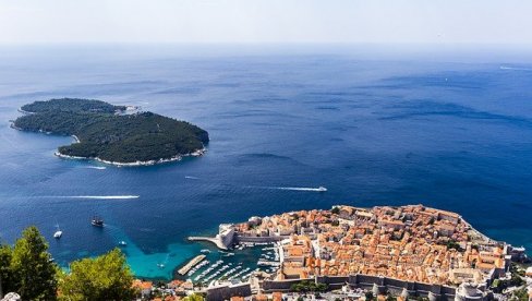 MEŠTANI I TURISTI OSTALI U ČUDU: Temperatura Jadranskog mora pre par dana bila skoro 30 stepeni, a danas... MEŠTANI I TURISTI OSTALI U ČUDU: Temperatura Jadranskog mora pre par dana bila skoro 30 stepeni, a danas...