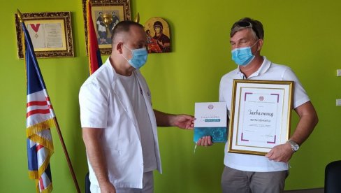 ЗАХВАЛНИЦА ЗА ХУМАНОСТ: Добротвор из Швајцарске гост бијељинске болнице ЗАХВАЛНИЦА ЗА ХУМАНОСТ: Добротвор из Швајцарске гост бијељинске болнице