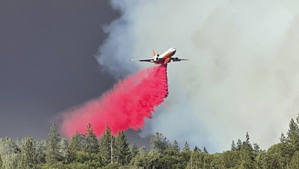 ПОЖАР ДИКСИ ПРЖИ КАЛИФОРНИЈУ: Друга по величини ватрена стихија у историји златне државе САД ПОЖАР ДИКСИ ПРЖИ КАЛИФОРНИЈУ: Друга по величини ватрена стихија у историји златне државе САД