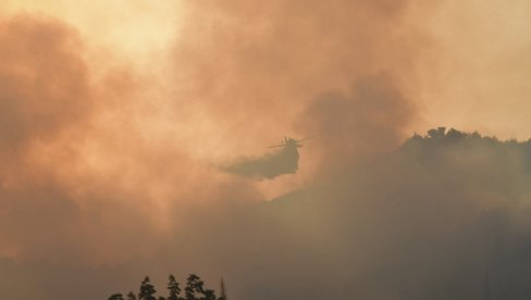 ХАОС У ГРЧКОЈ И ДАЉЕ ТРАЈЕ: Ватрогасци немају воду и храну - Наређена евакуација становништва (ФОТО) ХАОС У ГРЧКОЈ И ДАЉЕ ТРАЈЕ: Ватрогасци немају воду и храну - Наређена евакуација становништва (ФОТО)
