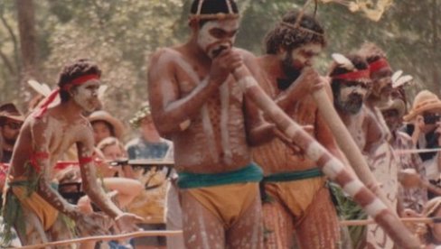 AUSTRALIJA SE SUOČAVA SA PROŠLOŠĆU: Nude po 51.000 evra Aboridžinima kao odštetu za segregaciju AUSTRALIJA SE SUOČAVA SA PROŠLOŠĆU: Nude po 51.000 evra Aboridžinima kao odštetu za segregaciju