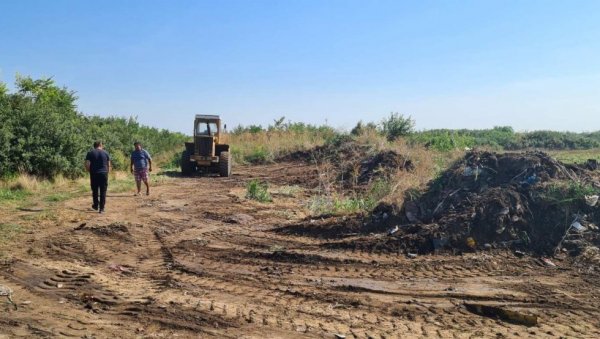 ПОЛАКО МЕЊАЈУ ЛОШЕ НАВИКЕ МЕШТАНА: Комуналци у Алибунару уклонили још једну дивљу депонију ПОЛАКО МЕЊАЈУ ЛОШЕ НАВИКЕ МЕШТАНА: Комуналци у Алибунару уклонили још једну дивљу депонију