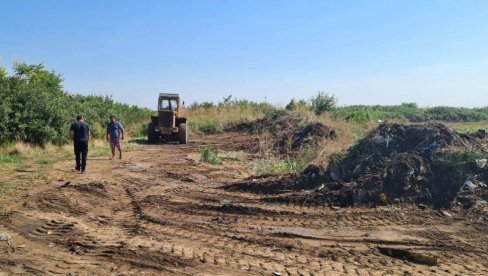 ПОЛАКО МЕЊАЈУ ЛОШЕ НАВИКЕ МЕШТАНА: Комуналци у Алибунару уклонили још једну дивљу депонију ПОЛАКО МЕЊАЈУ ЛОШЕ НАВИКЕ МЕШТАНА: Комуналци у Алибунару уклонили још једну дивљу депонију
