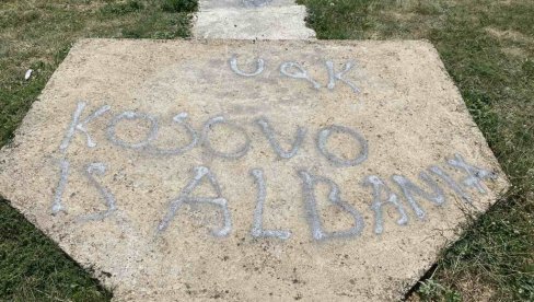 NOVI INCIDENT NA KOSOVU: Grafiti prema spomen ploči knezu Lazaru (FOTO) NOVI INCIDENT NA KOSOVU: Grafiti prema spomen ploči knezu Lazaru (FOTO)