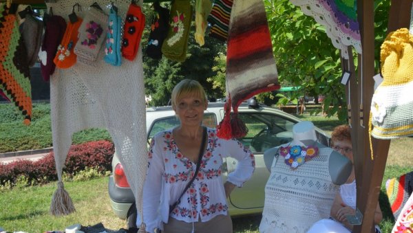 ЧУВАЈУ НАСЛЕЂЕ: У Неготину отворен Сајам сувенира и старих заната (ГАЛЕРИЈА) ЧУВАЈУ НАСЛЕЂЕ: У Неготину отворен Сајам сувенира и старих заната (ГАЛЕРИЈА)