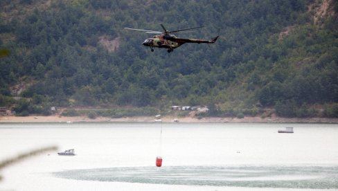 БОРБА СА ВАТРОМ НА ЗАПАДУ СРБИЈЕ: Хеликоптери Војске Србије гасе пожар у општини Нова Варош БОРБА СА ВАТРОМ НА ЗАПАДУ СРБИЈЕ: Хеликоптери Војске Србије гасе пожар у општини Нова Варош