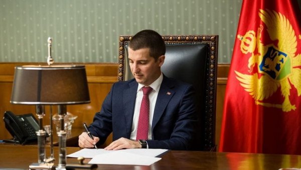 БЕЧИЋ ПОСЛЕ КРВИЧНЕ ПРИЈАВЕ ПРОТИВ БЕЛИВУКОВОГ КЛАНА : Ко је угостио монструме у Црној Гори, са киме су се дружили? БЕЧИЋ ПОСЛЕ КРВИЧНЕ ПРИЈАВЕ ПРОТИВ БЕЛИВУКОВОГ КЛАНА : Ко је угостио монструме у Црној Гори, са киме су се дружили?