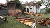 ДВАДЕСЕТАК СЕЛА БЕЗ СТРУЈЕ: Олујно невреме погорило и Прњавор (Фото) ДВАДЕСЕТАК СЕЛА БЕЗ СТРУЈЕ: Олујно невреме погорило и Прњавор (Фото)