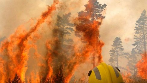 JOŠ JEDAN POŽAR U KOMŠILUKU: Ugrožena sela kod Kukeša JOŠ JEDAN POŽAR U KOMŠILUKU: Ugrožena sela kod Kukeša