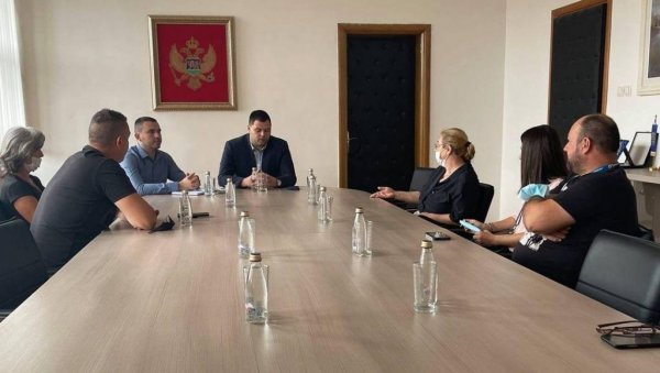 ПОВОДОМ ГОДИШЊИЦЕ ЗЛОЧИНА У АКЦИЈИ ОЛУЈА: Градоначелник Никшића примио избеглице из Крајине ПОВОДОМ ГОДИШЊИЦЕ ЗЛОЧИНА У АКЦИЈИ ОЛУЈА: Градоначелник Никшића примио избеглице из Крајине