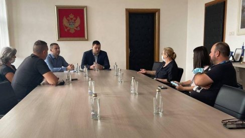 ПОВОДОМ ГОДИШЊИЦЕ ЗЛОЧИНА У АКЦИЈИ ОЛУЈА: Градоначелник Никшића примио избеглице из Крајине ПОВОДОМ ГОДИШЊИЦЕ ЗЛОЧИНА У АКЦИЈИ ОЛУЈА: Градоначелник Никшића примио избеглице из Крајине