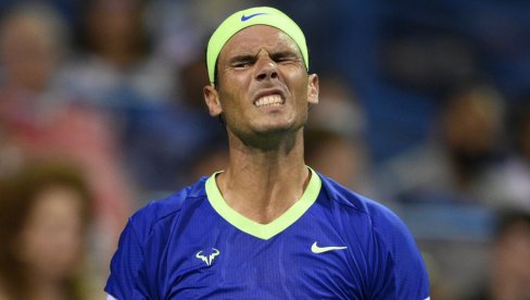 NADAL NEĆE SKORO NA TEREN: Španac se pojavio u javnosti sa štakama (FOTO) NADAL NEĆE SKORO NA TEREN: Španac se pojavio u javnosti sa štakama (FOTO)