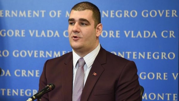 УХАПШЕН РАДЕ МИЛОШЕВИЋ: Бивши директор Управе царина део ланца за крађу и шверц цигарета? (ВИДЕО) УХАПШЕН РАДЕ МИЛОШЕВИЋ: Бивши директор Управе царина део ланца за крађу и шверц цигарета? (ВИДЕО)