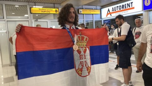 ЗУРАБ СТИГАО СА МЕДАЉОМ И ПОРУЧИО: Србија је мој дом, узећу злато у Паризу (ВИДЕО) ЗУРАБ СТИГАО СА МЕДАЉОМ И ПОРУЧИО: Србија је мој дом, узећу злато у Паризу (ВИДЕО)