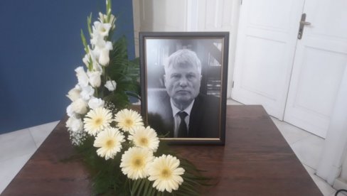 КОМЕМОРАЦИЈА МИРОСЛАВУ ЛАЗАНСКОМ: Новинар кога је народ волео - био је звезда нашег времена (ФОТО) КОМЕМОРАЦИЈА МИРОСЛАВУ ЛАЗАНСКОМ: Новинар кога је народ волео - био је звезда нашег времена (ФОТО)