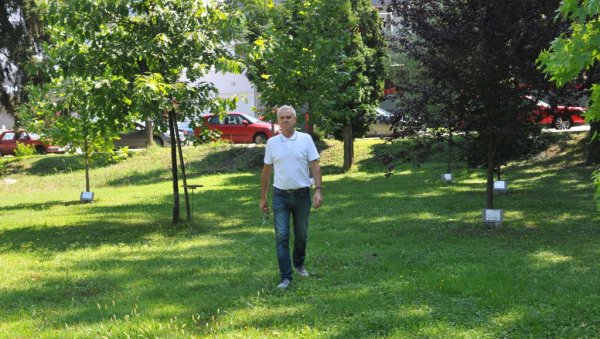 СЕЋАЊЕ НА ВЕЛИКАНЕ: Традиционални „Дани Бате Стојковића“ одржавају се у Врњачкој Бањи СЕЋАЊЕ НА ВЕЛИКАНЕ: Традиционални „Дани Бате Стојковића“ одржавају се у Врњачкој Бањи
