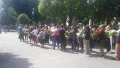 ТУЖНА ПОВОРКА НА НОВОМ ГРОБЉУ: Испраћај Мирослава Лазанског на вечни починак (ВИДЕО) ТУЖНА ПОВОРКА НА НОВОМ ГРОБЉУ: Испраћај Мирослава Лазанског на вечни починак (ВИДЕО)