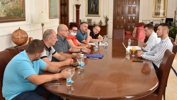 ДА ЛИ ЋЕ БАЊА ЛУКА ОСТАТИ БЕЗ ГРАДСКОГ ПРЕВОЗА: Превозници у озбиљним финансијским проблемима траже помоћ града ДА ЛИ ЋЕ БАЊА ЛУКА ОСТАТИ БЕЗ ГРАДСКОГ ПРЕВОЗА: Превозници у озбиљним финансијским проблемима траже помоћ града