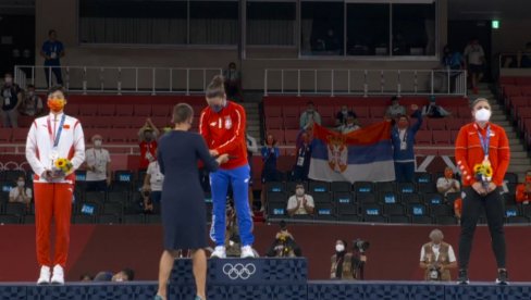 ОВО ЈЕ ТАЈНА ЈОВАНИНОГ ЗЛАТА: Говорила сам себи да знам ко сам... ОВО ЈЕ ТАЈНА ЈОВАНИНОГ ЗЛАТА: Говорила сам себи да знам ко сам...