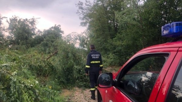 НЕВРЕМЕ ЈАЧЕ И ОД РАКЕТА: Од Крајине до Подриња испаљене 44 противградне ракете НЕВРЕМЕ ЈАЧЕ И ОД РАКЕТА: Од Крајине до Подриња испаљене 44 противградне ракете