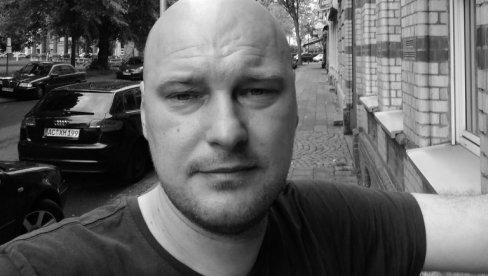 СУПРУГА НА ПУТУ НАШЛА ПОГИНУЛОГ МУЖА: Ово је човек који је настрадао у стравичној саобраћајној несрећи код Грачанице (ФОТО) СУПРУГА НА ПУТУ НАШЛА ПОГИНУЛОГ МУЖА: Ово је човек који је настрадао у стравичној саобраћајној несрећи код Грачанице (ФОТО)