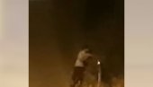 ВАТРОГАСЦИ ОБЈАВИЛИ ЈЕЗИВ СНИМАК: Пироман у Подгорици подмеће пожар и бежи (ВИДЕО) ВАТРОГАСЦИ ОБЈАВИЛИ ЈЕЗИВ СНИМАК: Пироман у Подгорици подмеће пожар и бежи (ВИДЕО)