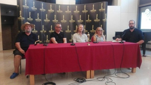НАЈБОЉИ ФИЛМ ОАЗА НАГРАДА МИЛАН ЖМУКИЋ ЗА ПУЦЊЕ У МАРСЕЈУ: Вечерас се завршава 34. филмски фестивал у Херцег Новом НАЈБОЉИ ФИЛМ ОАЗА НАГРАДА МИЛАН ЖМУКИЋ ЗА ПУЦЊЕ У МАРСЕЈУ: Вечерас се завршава 34. филмски фестивал у Херцег Новом