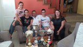 JOVANA JE NAŠE ZLATO I PONOS: Novosti u domu Prekovića u selu Misača kod Aranđelovca JOVANA JE NAŠE ZLATO I PONOS: Novosti u domu Prekovića u selu Misača kod Aranđelovca