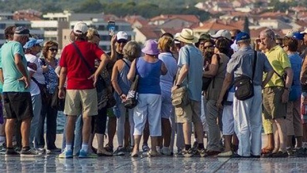 НЕОНАЦИСТИ НА ОДМОРУ У ХРВАТСКОЈ: Широк осмех, а на телу слике Адолфа Хитлера и кукасти крстови (ФОТО) НЕОНАЦИСТИ НА ОДМОРУ У ХРВАТСКОЈ: Широк осмех, а на телу слике Адолфа Хитлера и кукасти крстови (ФОТО)
