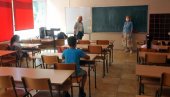 MАЛИШАНИ НА БЕЗБЕДНОМ ЗА 300 ЕВРА: Родитељимa користи продужен дневни боравак деце MАЛИШАНИ НА БЕЗБЕДНОМ ЗА 300 ЕВРА: Родитељимa користи продужен дневни боравак деце