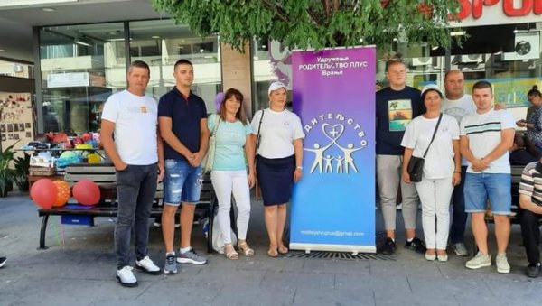 ВРАЊЕ ПОКАЗАЛО ХУМАНОСТ: Прикупљено 300.000 динара за Даницу на продајном Базару ВРАЊЕ ПОКАЗАЛО ХУМАНОСТ: Прикупљено 300.000 динара за Даницу на продајном Базару