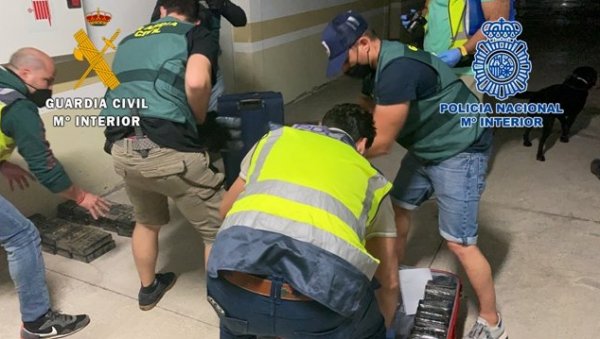 ШКАЉАРЦИ ПАЛИ У ШПАНИЈИ: Међу ухапшеним и један од вођа банде Пинк Пантер (ФОТО) ШКАЉАРЦИ ПАЛИ У ШПАНИЈИ: Међу ухапшеним и један од вођа банде Пинк Пантер (ФОТО)