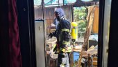 СТАРАЦ (90) СПАШЕН ИЗ ПОЖАРА: Ватра букнула у кухињи, горела и плинска боца (ФОТО) СТАРАЦ (90) СПАШЕН ИЗ ПОЖАРА: Ватра букнула у кухињи, горела и плинска боца (ФОТО)
