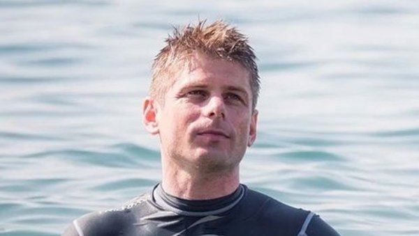 ЛЕТЊЕ ВРАТОЛОМИЈЕ: Арно Гујон игра одбојку у води ЛЕТЊЕ ВРАТОЛОМИЈЕ: Арно Гујон игра одбојку у води